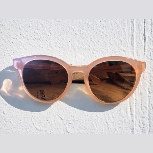 Pink Burberry sunglasses - Picture 1 of 7